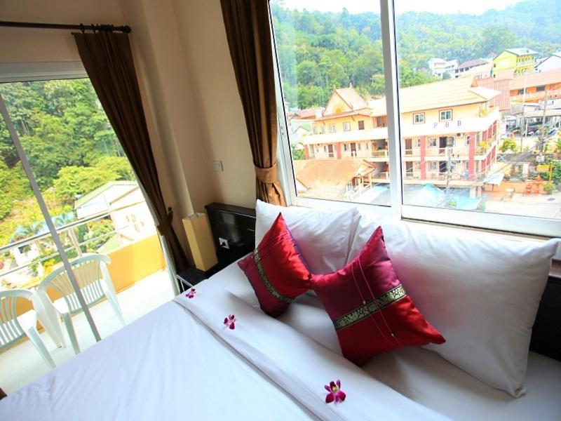 88 Hotel Patong Bagian luar foto