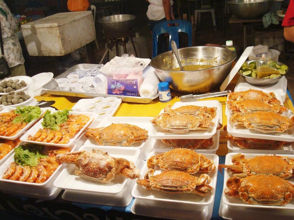 88 Hotel Patong Bagian luar foto