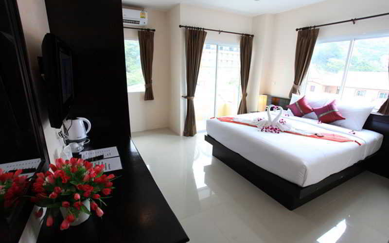 88 Hotel Patong Bagian luar foto