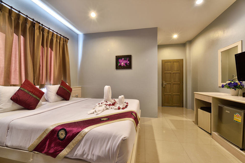 88 Hotel Patong Bagian luar foto
