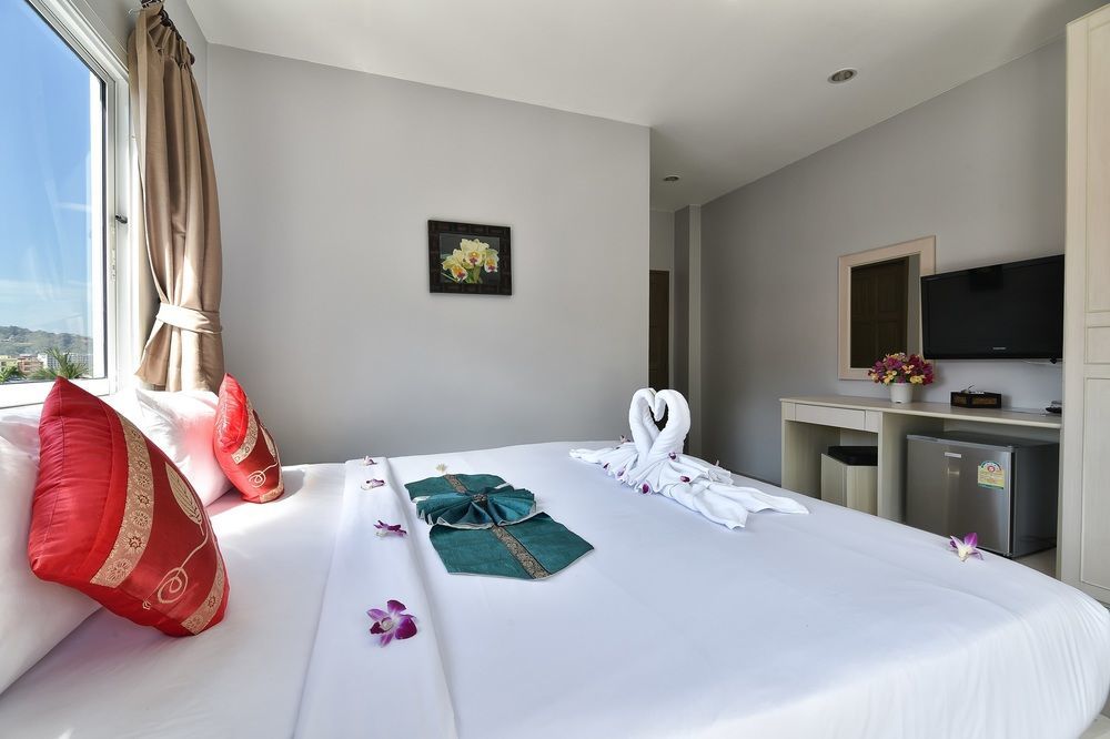 88 Hotel Patong Bagian luar foto