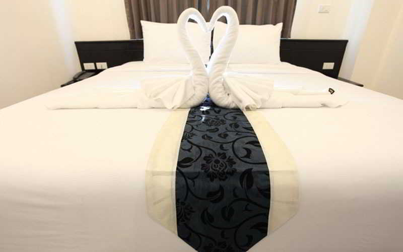 88 Hotel Patong Bagian luar foto