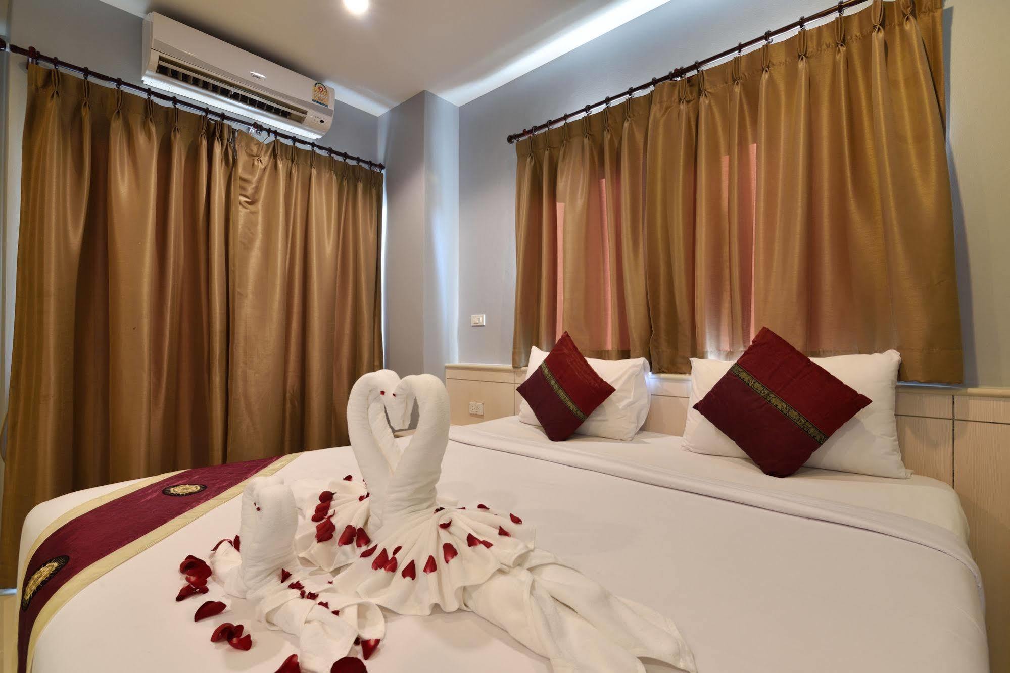 88 Hotel Patong Bagian luar foto