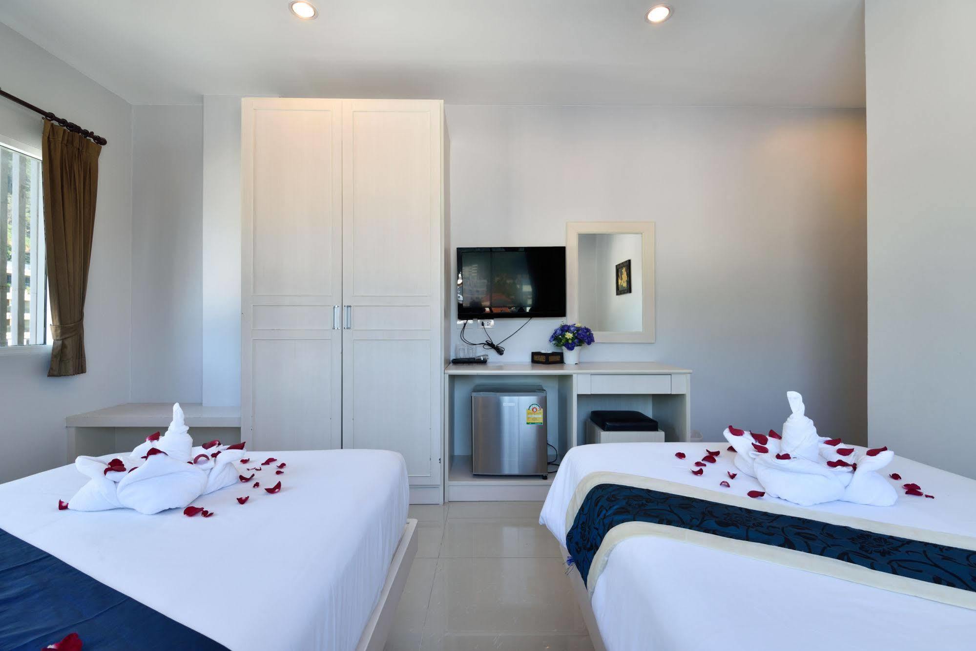 88 Hotel Patong Bagian luar foto