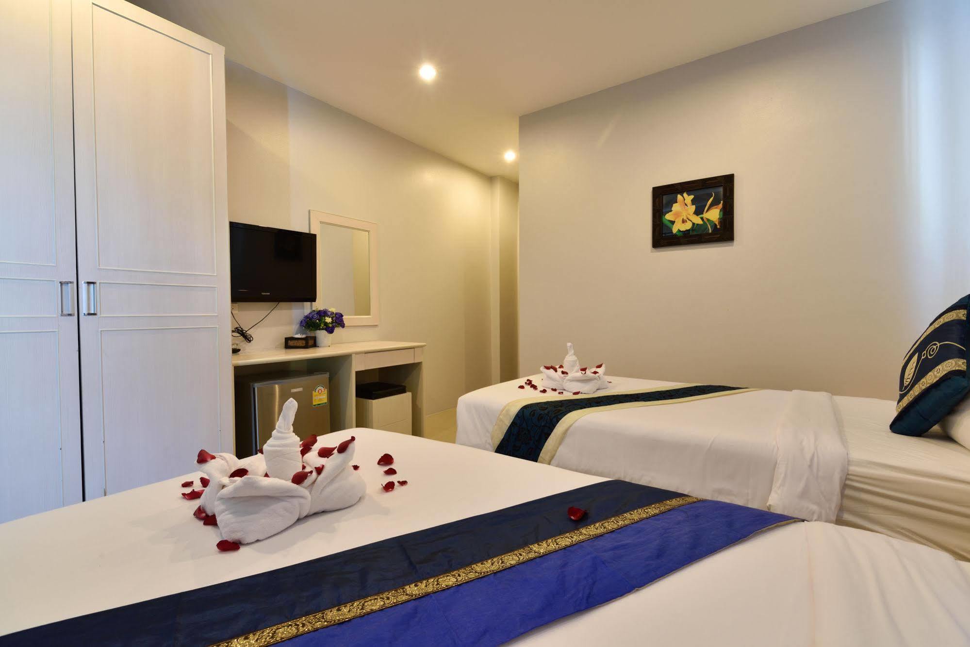 88 Hotel Patong Bagian luar foto
