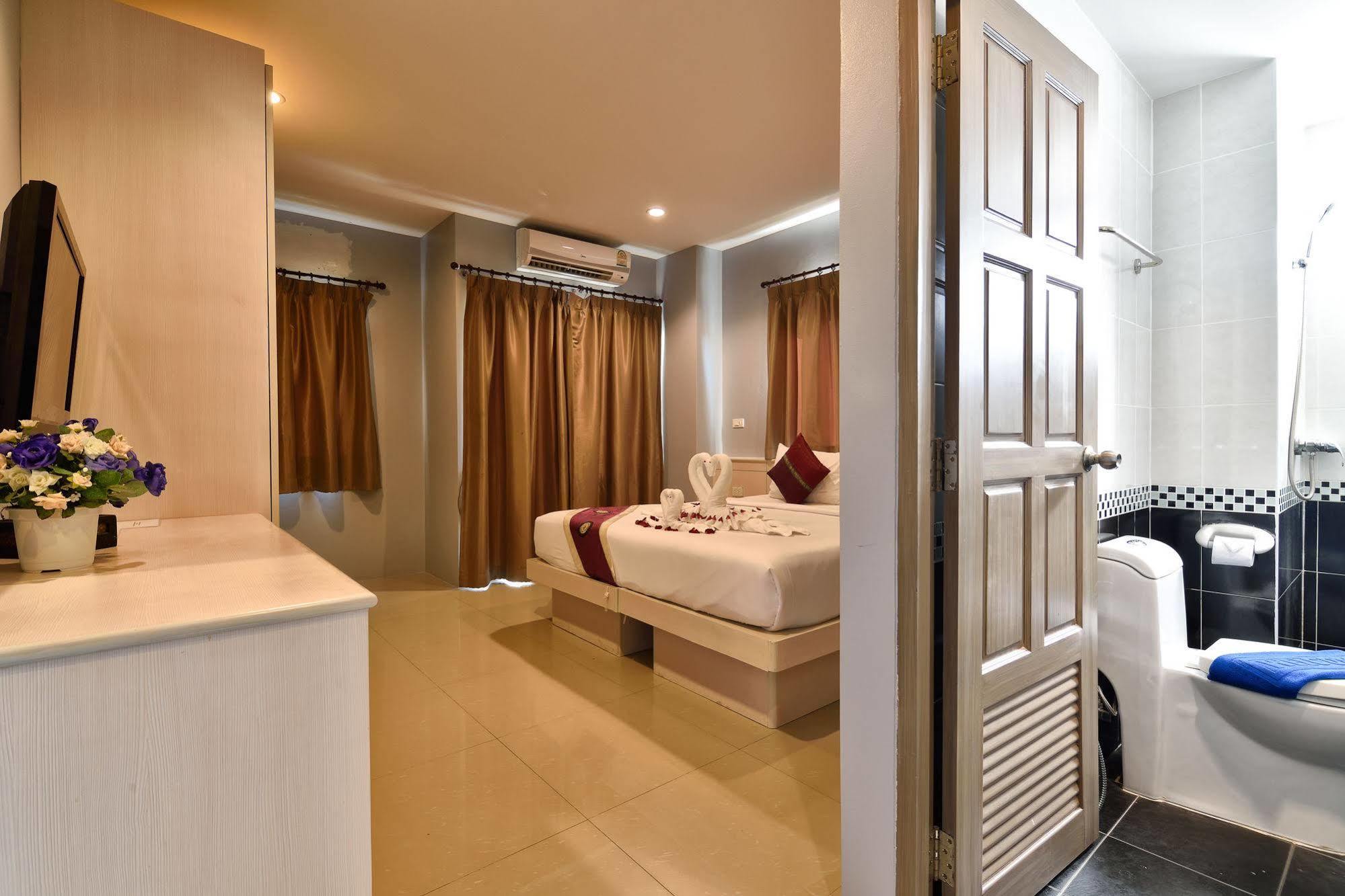 88 Hotel Patong Bagian luar foto
