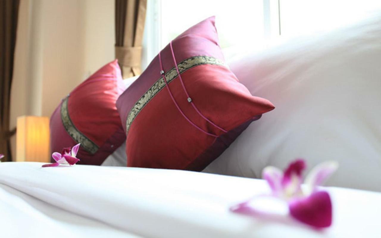 88 Hotel Patong Bagian luar foto
