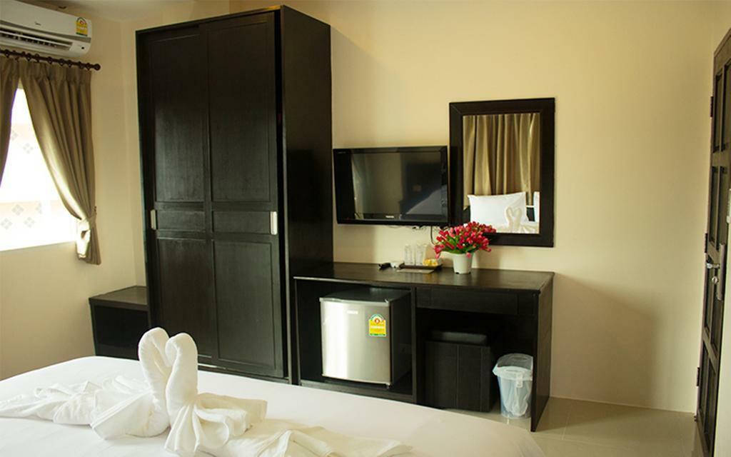 88 Hotel Patong Bagian luar foto